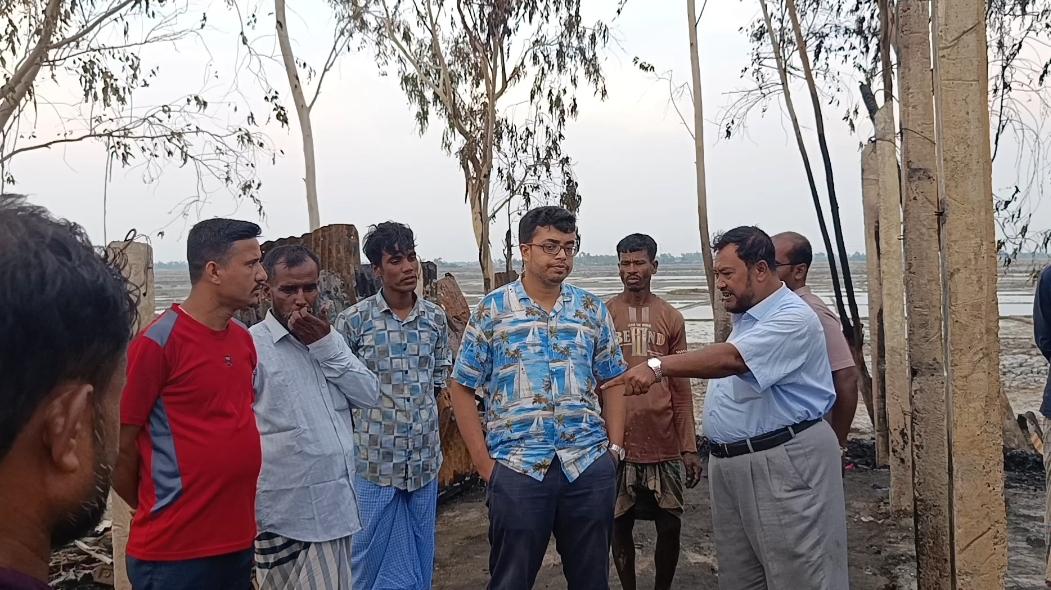 পেকুয়ায় ভয়াবহ অগ্নিকাণ্ডে চার পরিবারের ব্যাপক ক্ষয়ক্ষতি, ঘটনাস্থল পরিদর্শনে প্রশাসন